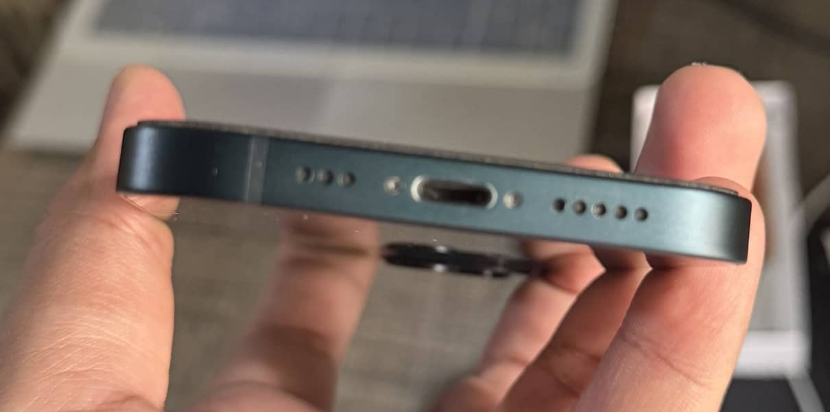 Apple iPhone 13 0