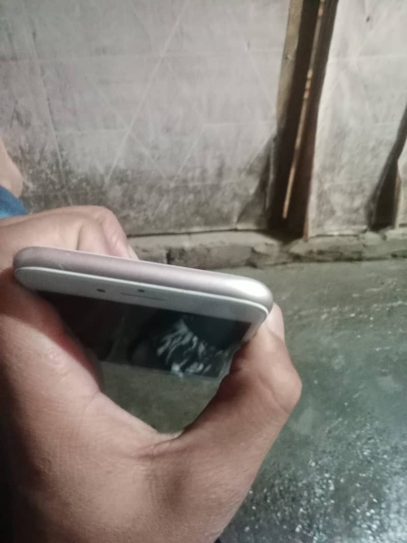 Apple iPhone 7 1