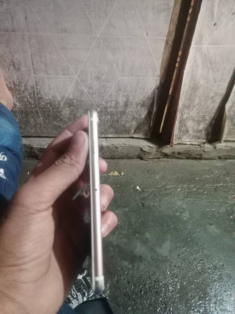 Apple iPhone 7 2