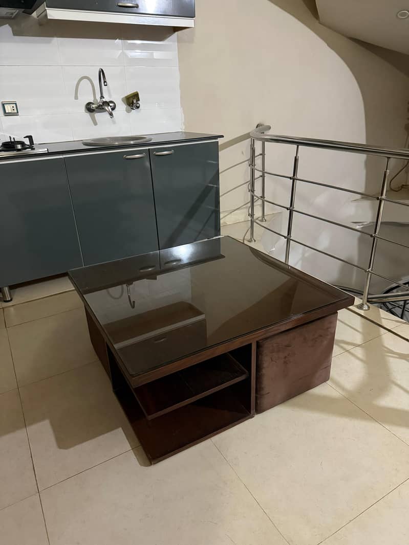 Coffee Table with pull out stools in good Condition 0