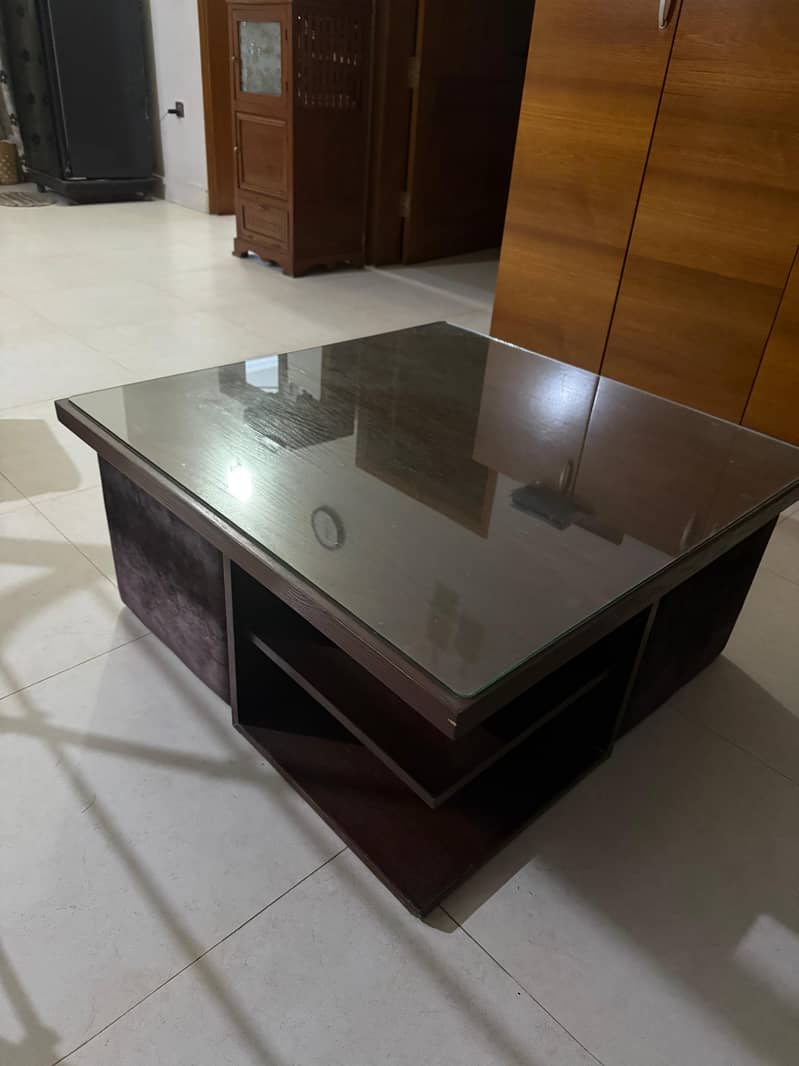 Coffee Table with pull out stools in good Condition 6
