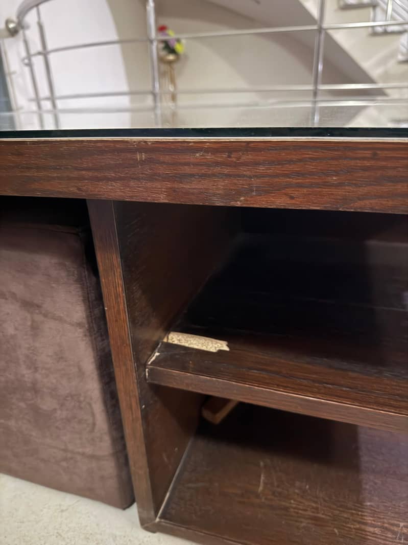 Coffee Table with pull out stools in good Condition 7