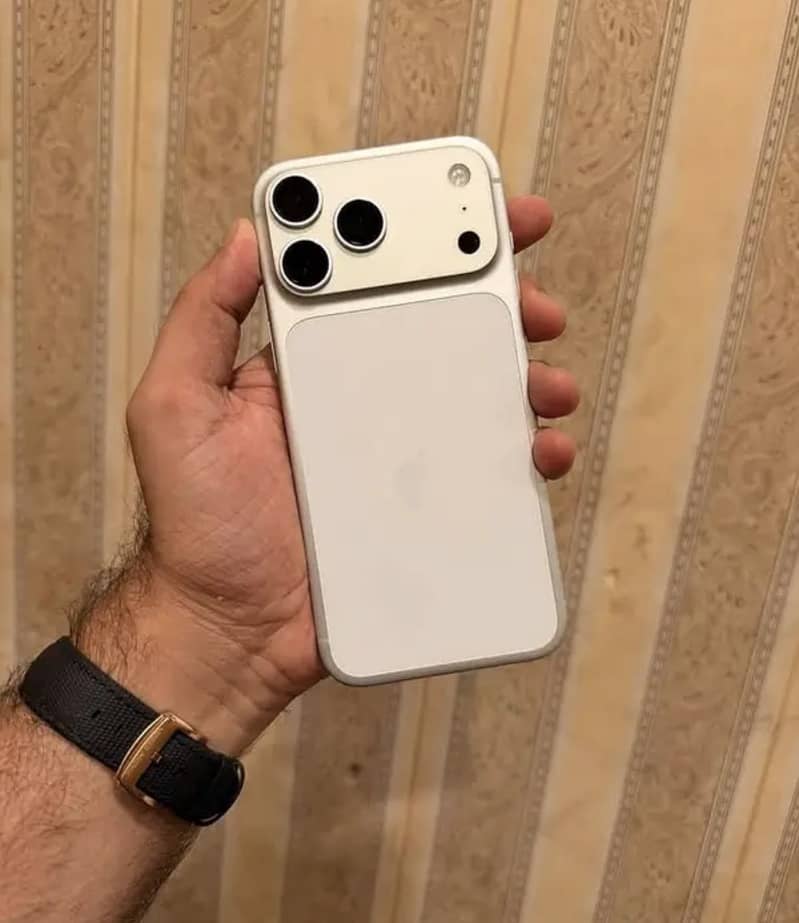 Apple iPhone 17 Pro Max 1