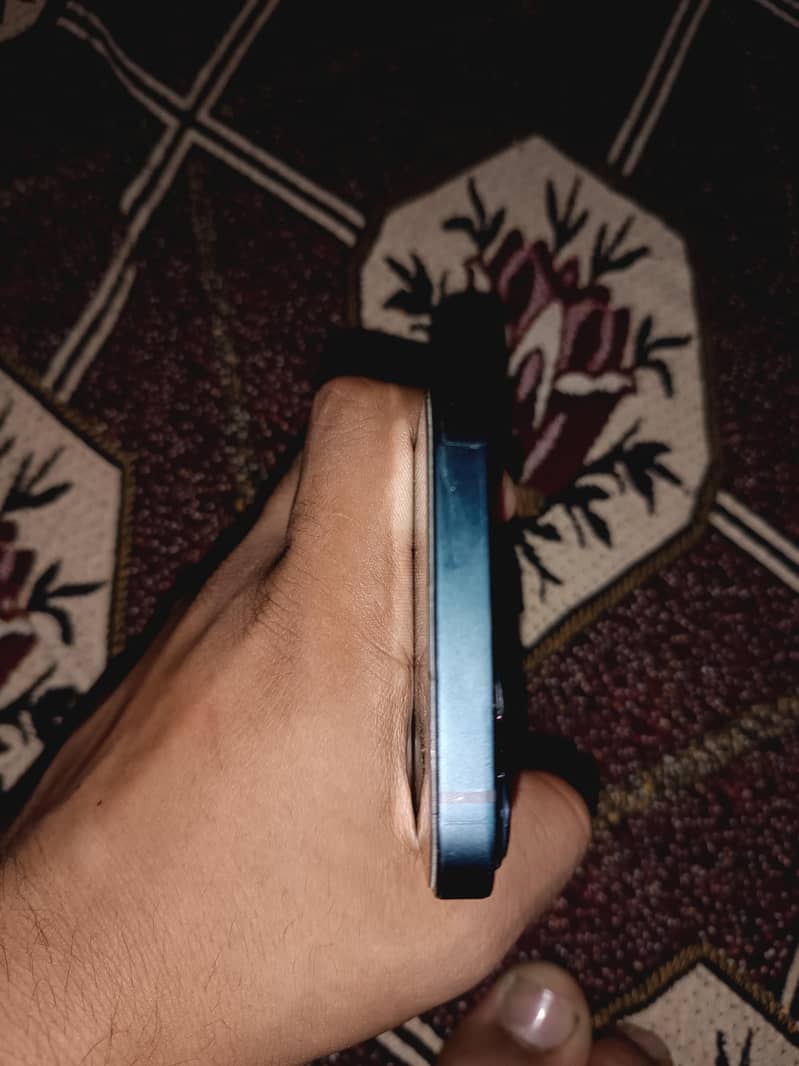 Apple iPhone 13 2