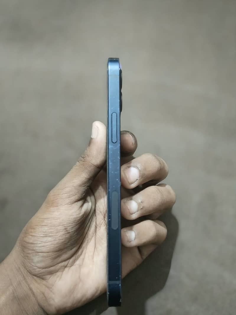 Apple iPhone 12 6