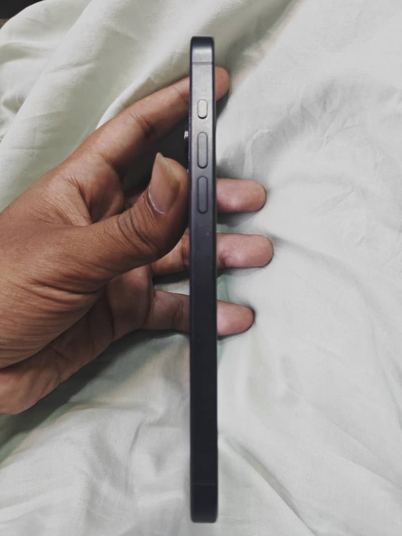 Apple iPhone 15 Pro Max 2