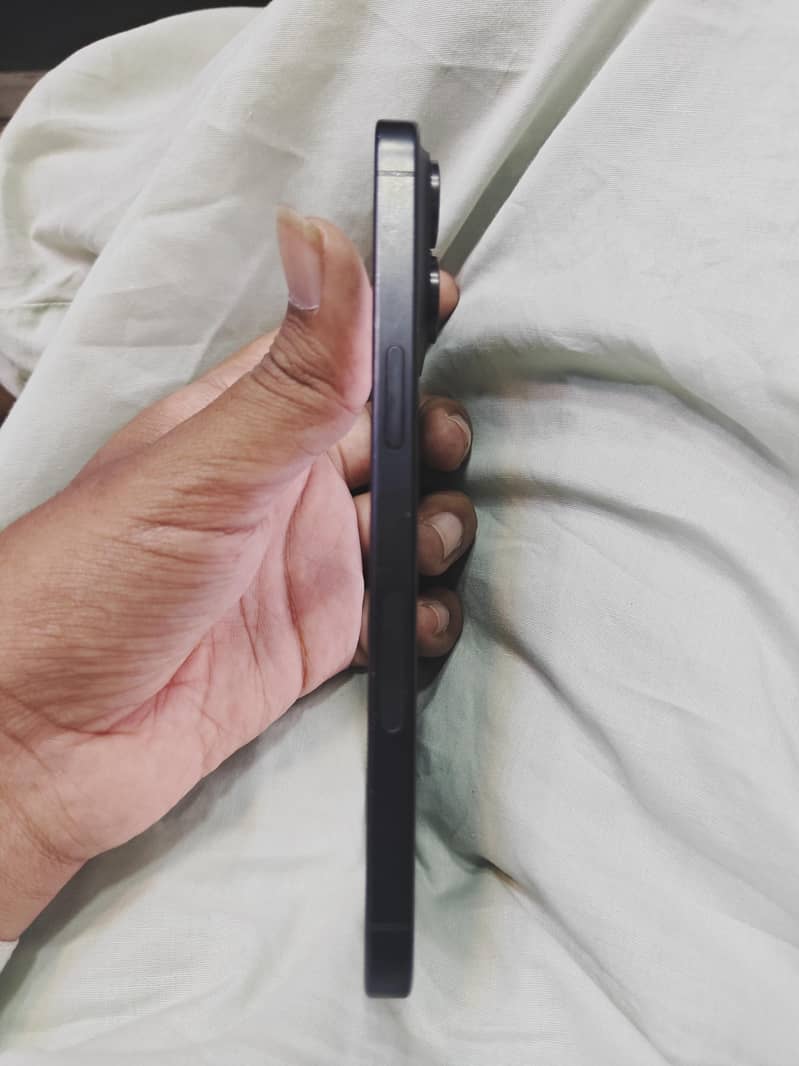 Apple iPhone 15 Pro Max 3