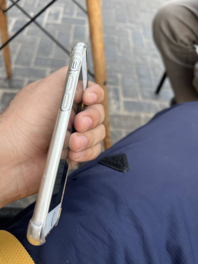 Apple iPhone 8 3