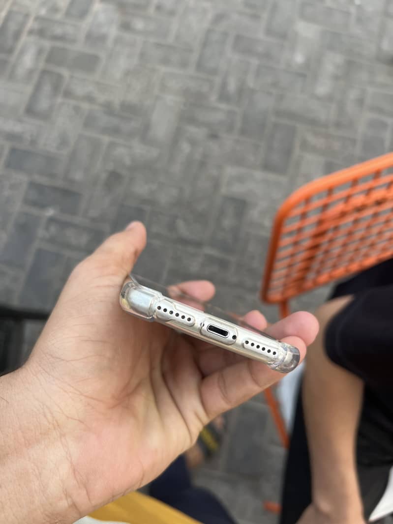 Apple iPhone 8 4