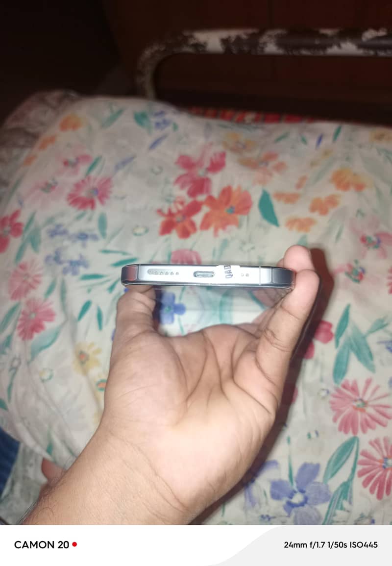 Apple iPhone 15 Pro 3