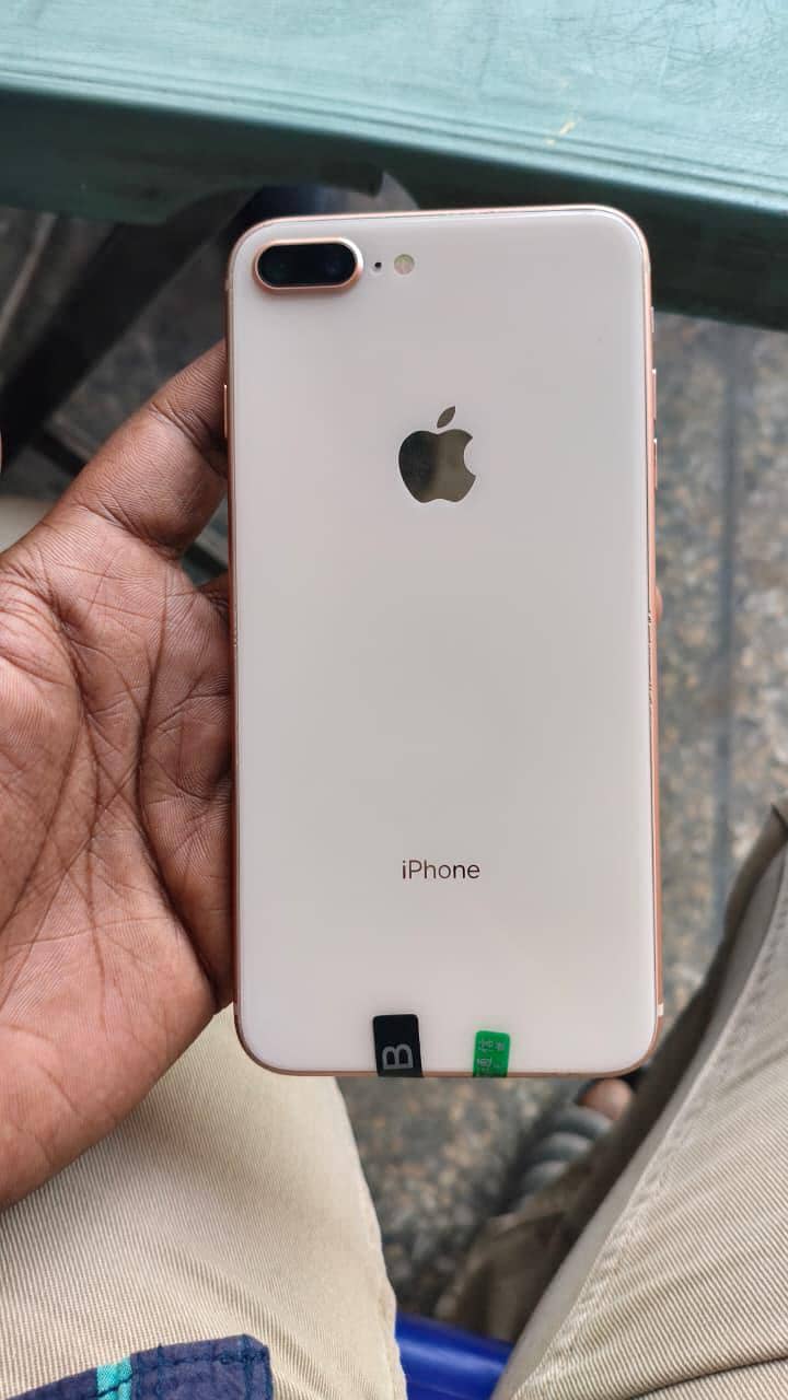 Apple iPhone 8 Plus 2
