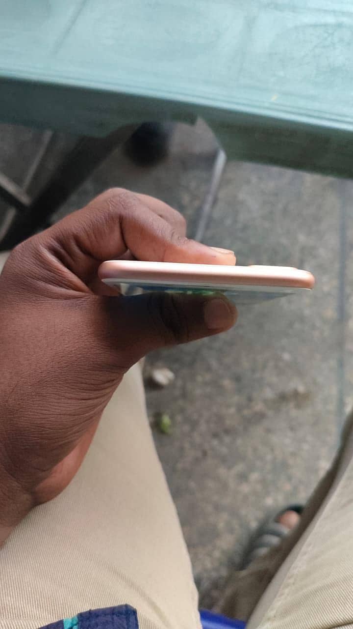 Apple iPhone 8 Plus 4