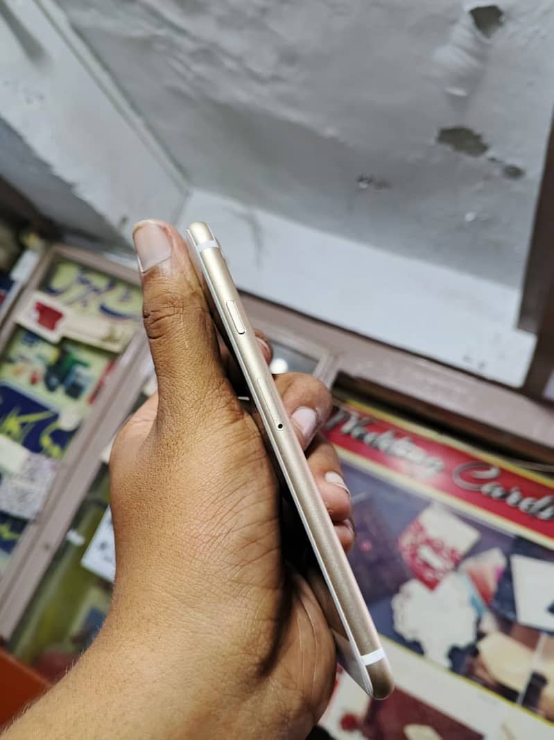 Apple iPhone 7 4
