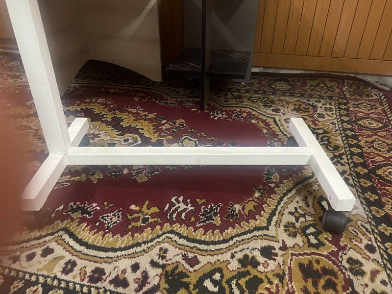Side Table C, shaped design with wheels 3