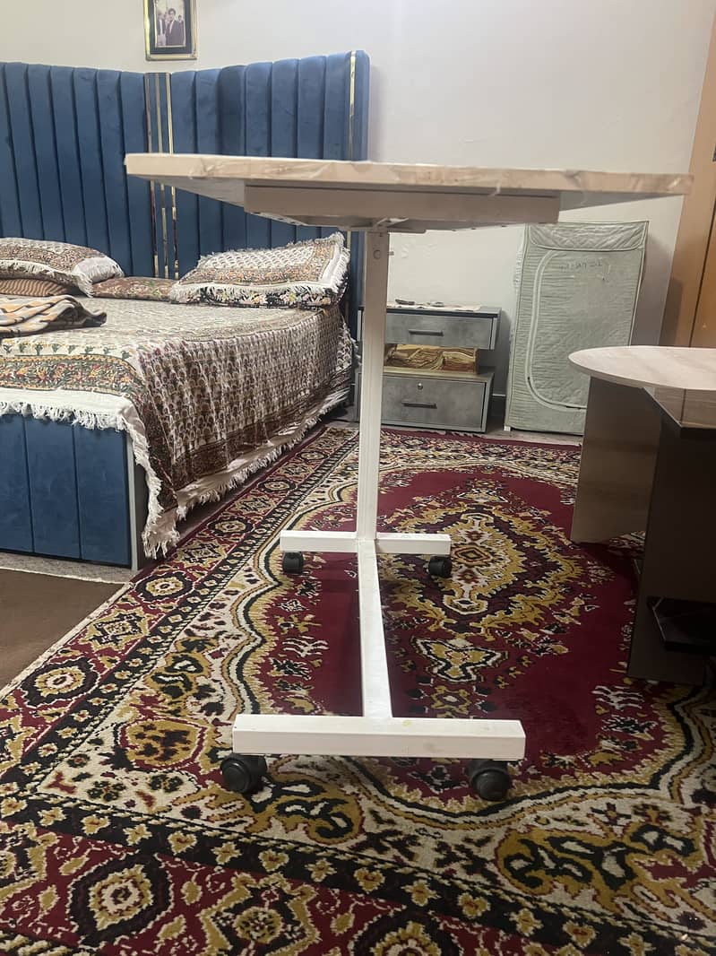 Side Table C, shaped design with wheels 4