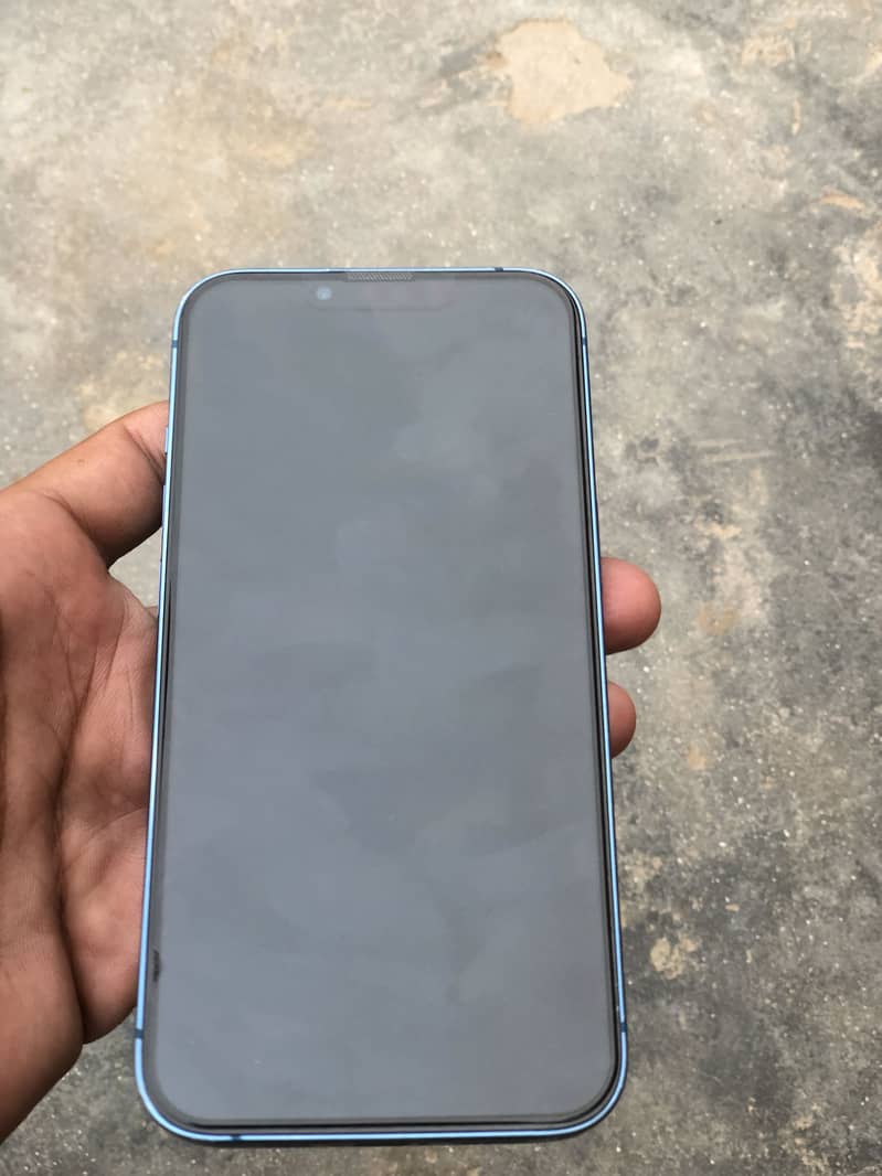 Apple iPhone 13 5