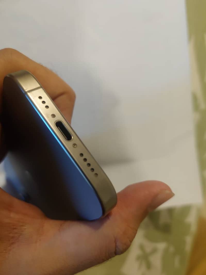 Apple iPhone 15 Pro 3