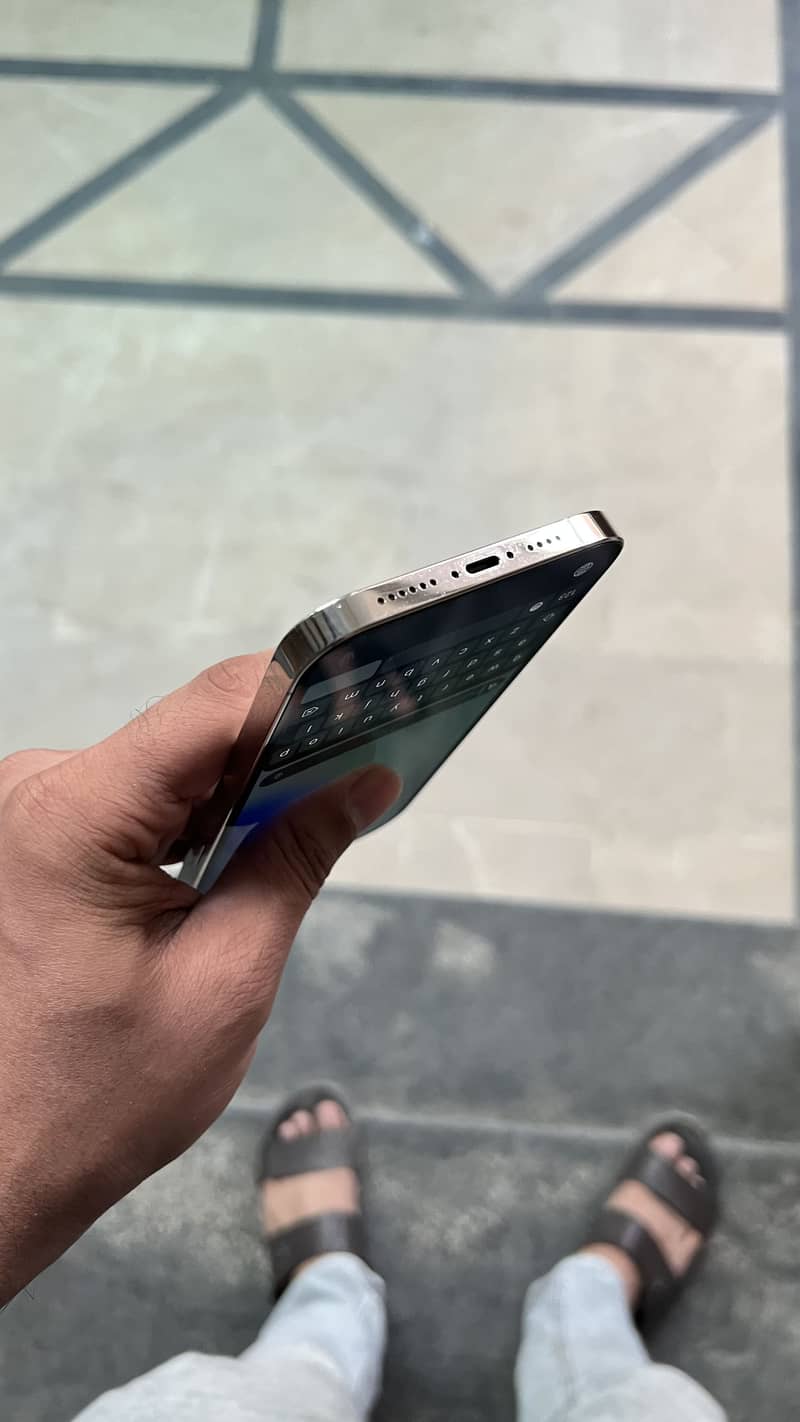Apple iPhone 12 Pro Max 3