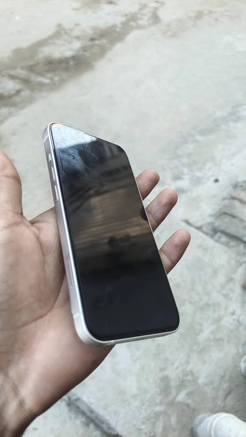 Apple iPhone 13 0