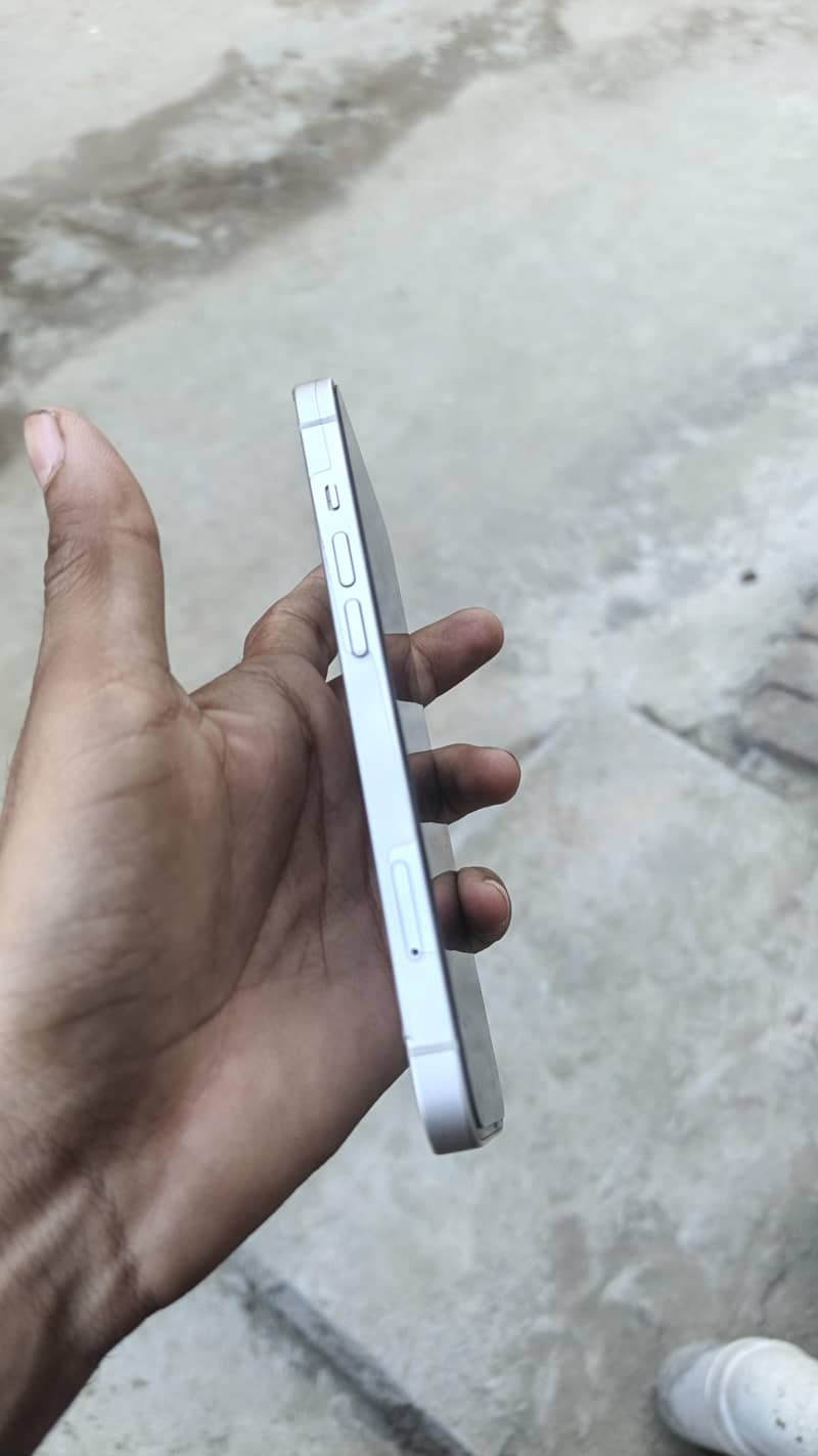 Apple iPhone 13 1