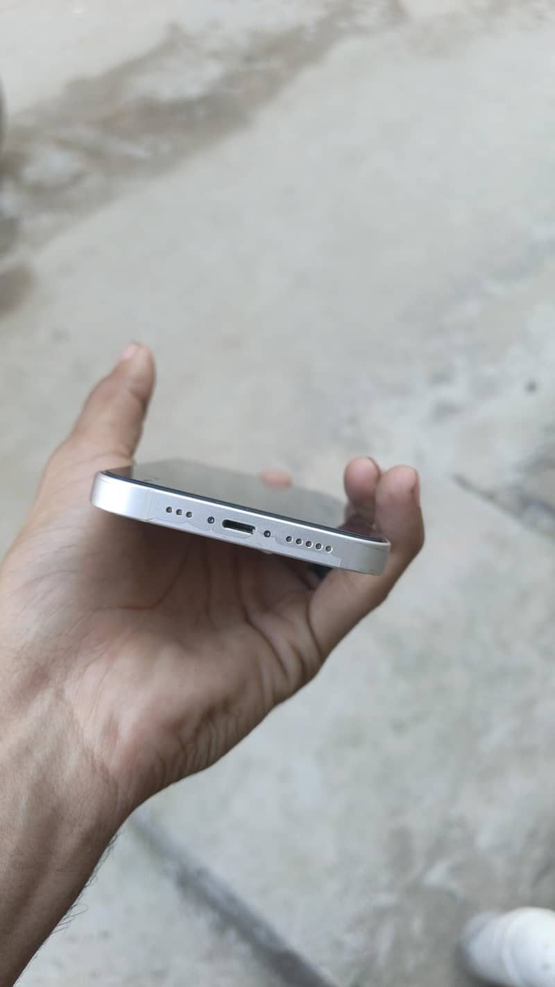 Apple iPhone 13 5