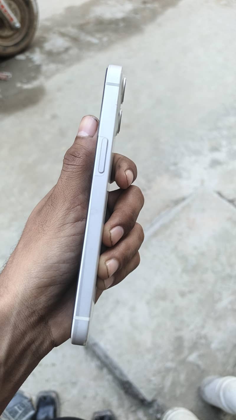 Apple iPhone 13 7