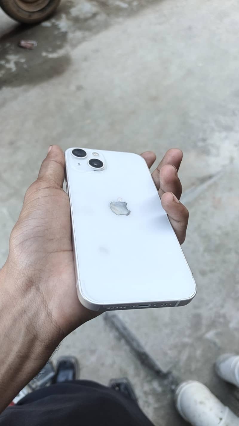 Apple iPhone 13 8