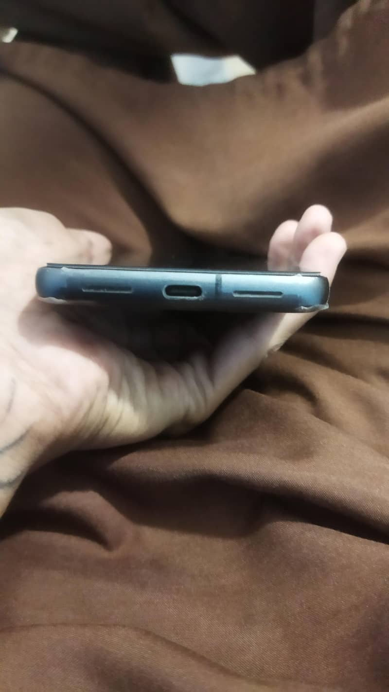 Google Pixel 8 Mint Condition 3