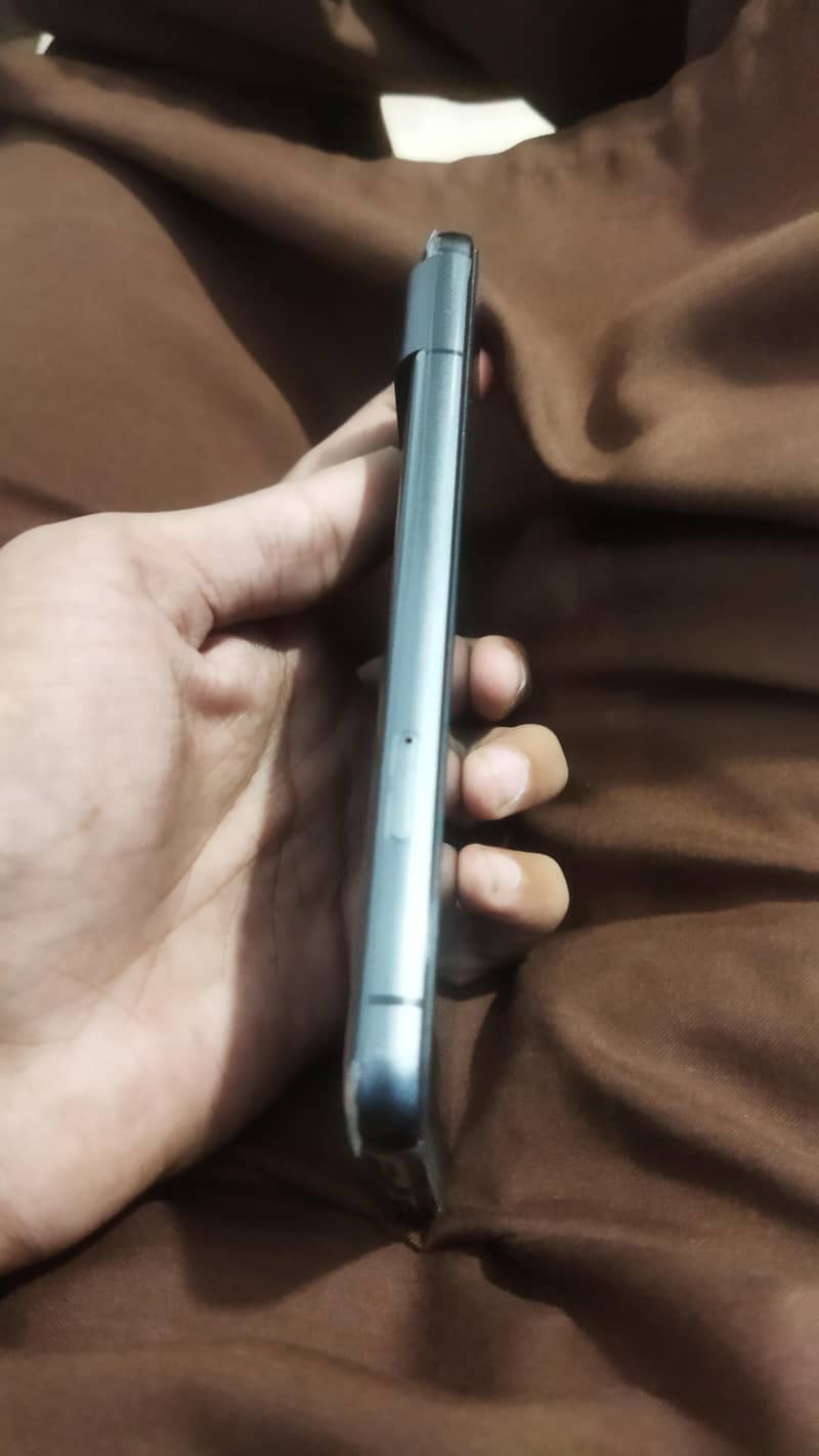 Google Pixel 8 Mint Condition 4