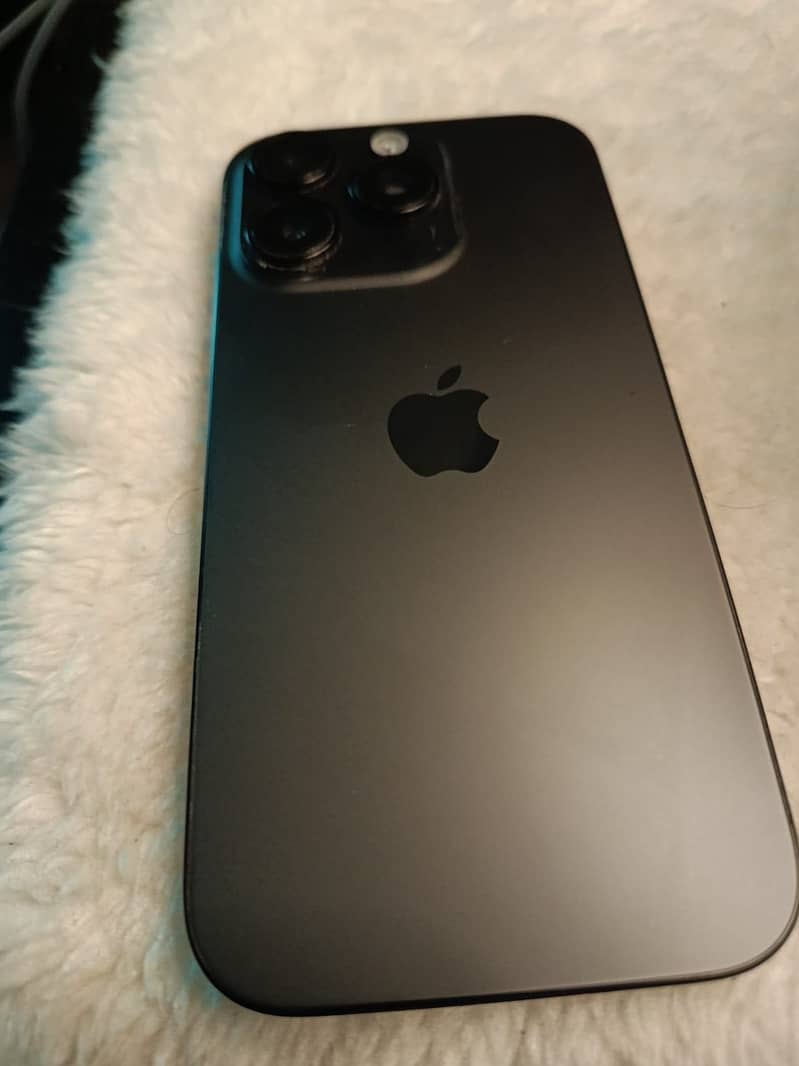 Apple iPhone 16 Pro 1