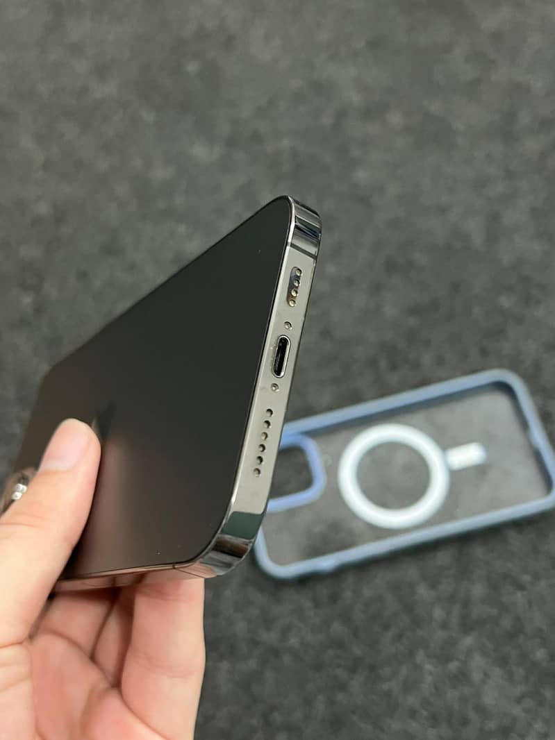 Apple iPhone 12 Pro Max 1