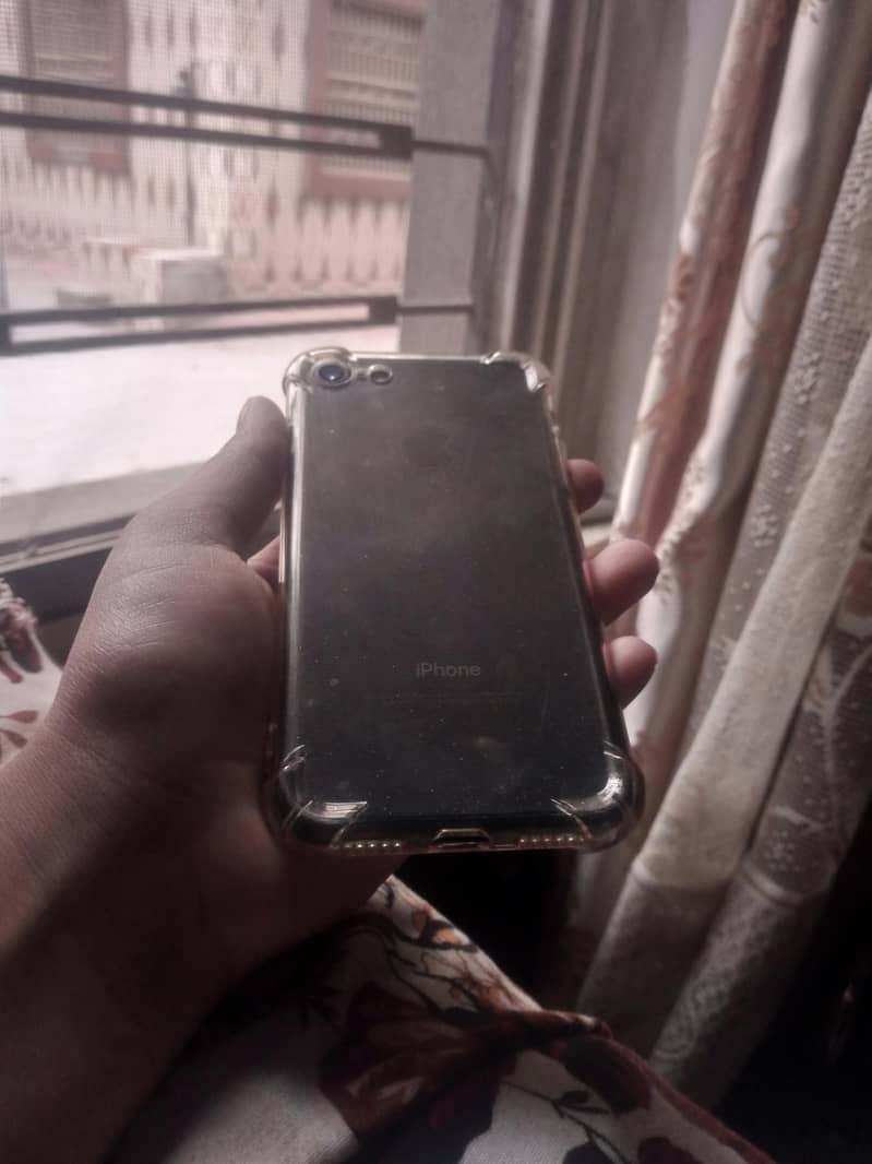 Apple iPhone 7 1