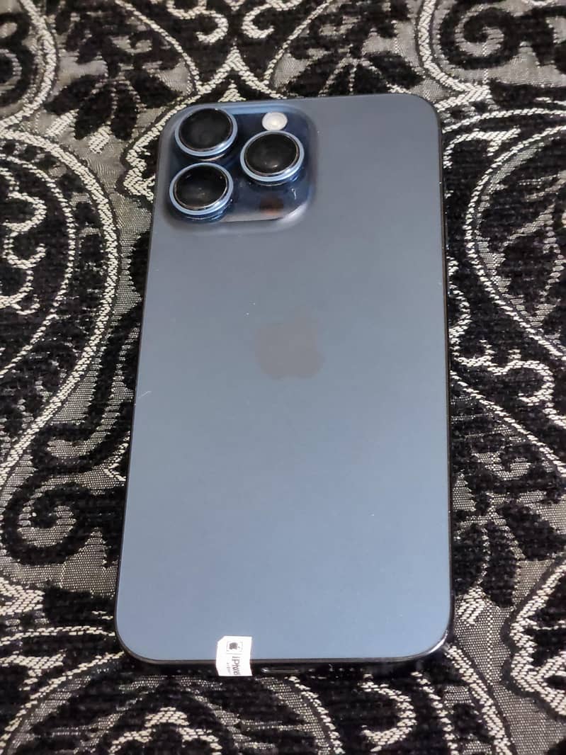 Apple iPhone 15 Pro Max 6