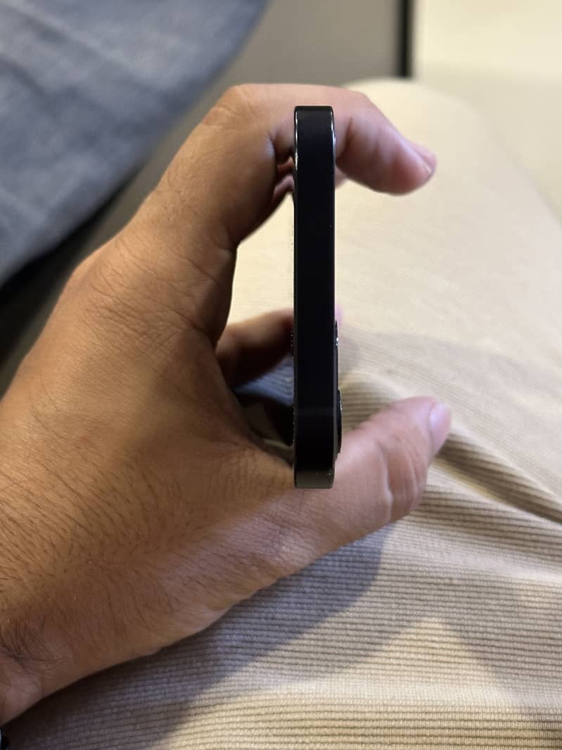 Apple iPhone 12 4
