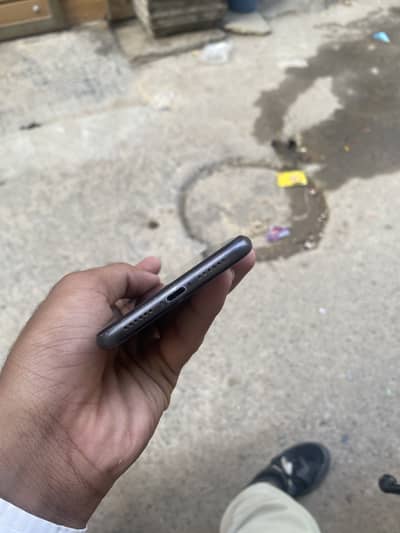Apple iPhone 11 factory un lock need money to sale urgent