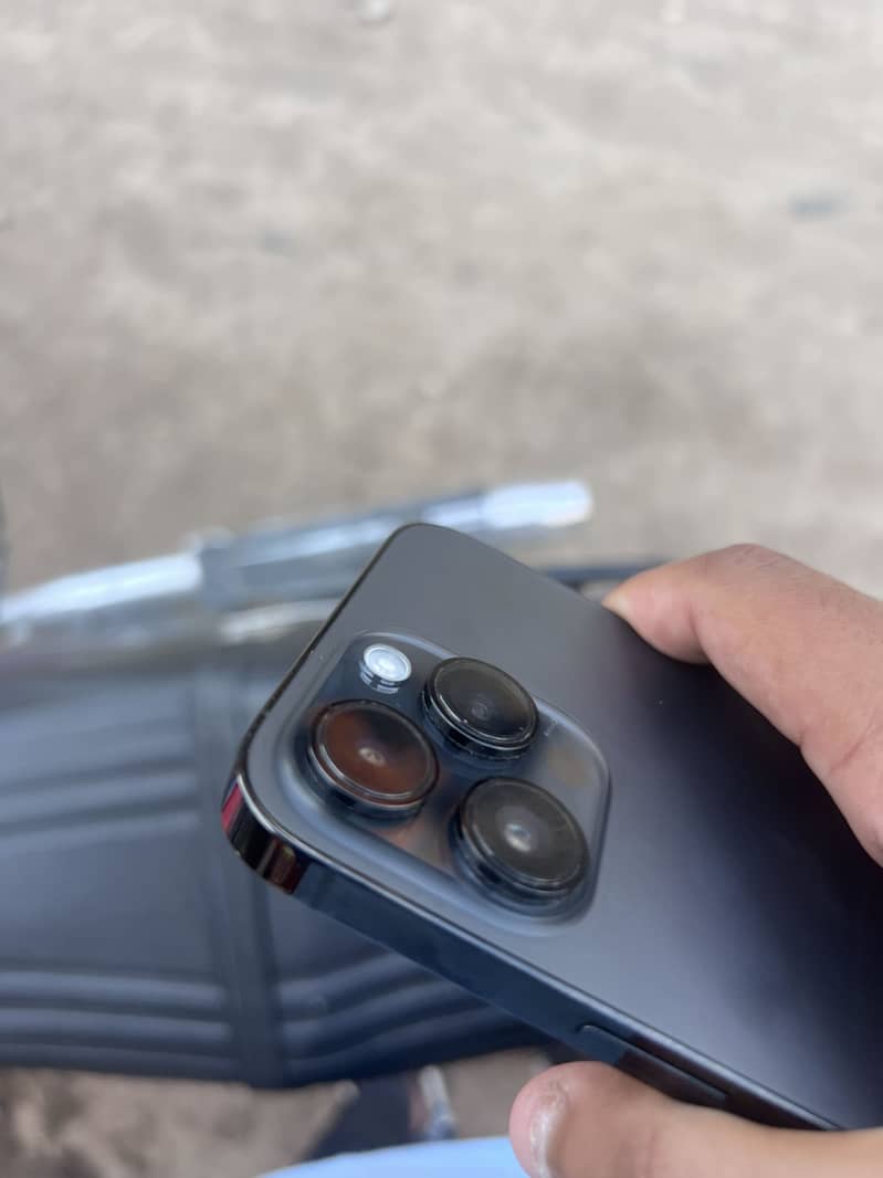 Apple iPhone 14 Pro Max 0