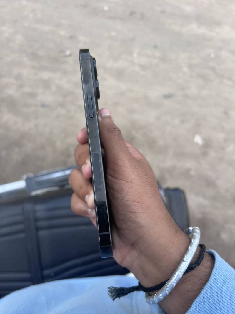 Apple iPhone 14 Pro Max 4