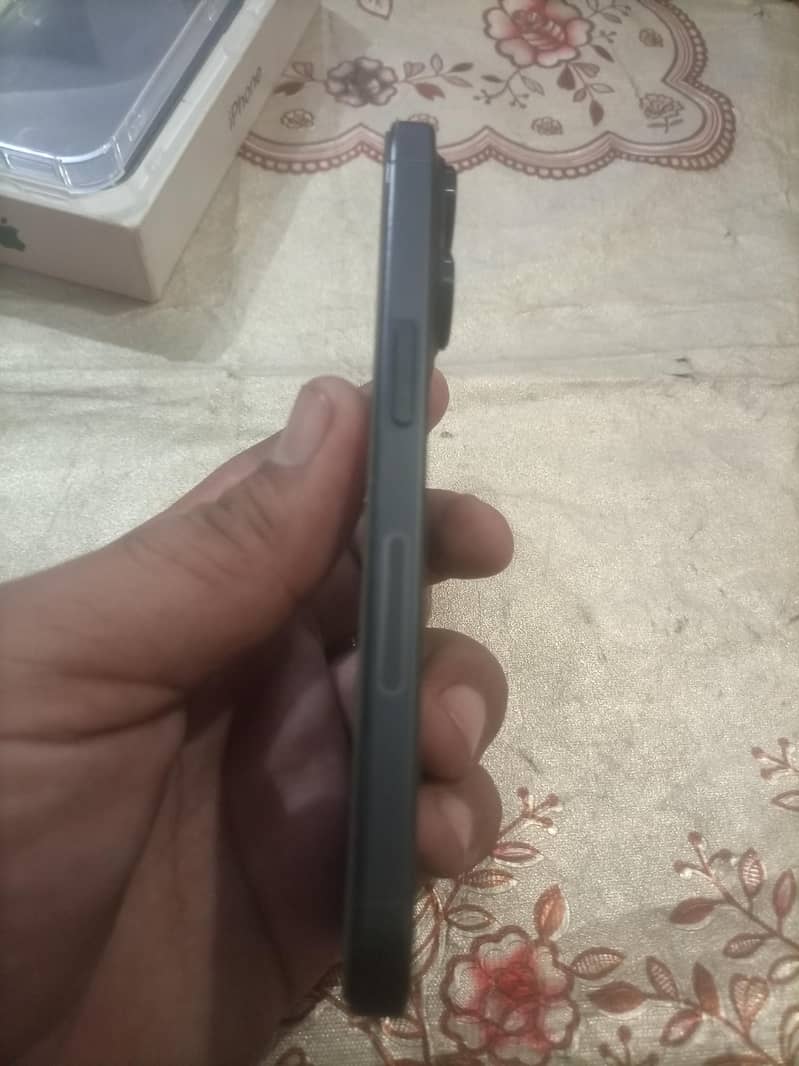 Apple iPhone 15 Pro 2