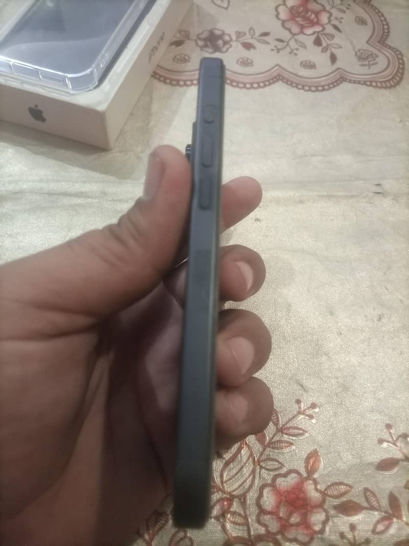 Apple iPhone 15 Pro 3