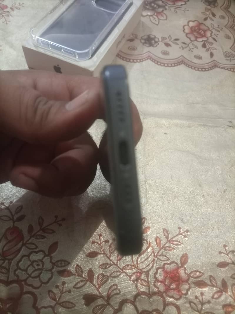 Apple iPhone 15 Pro 6