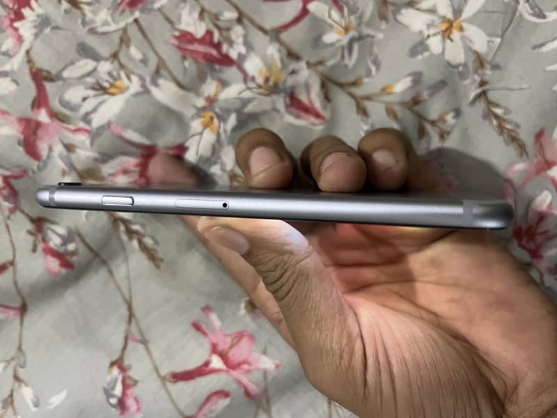 Apple iPhone 6S 4