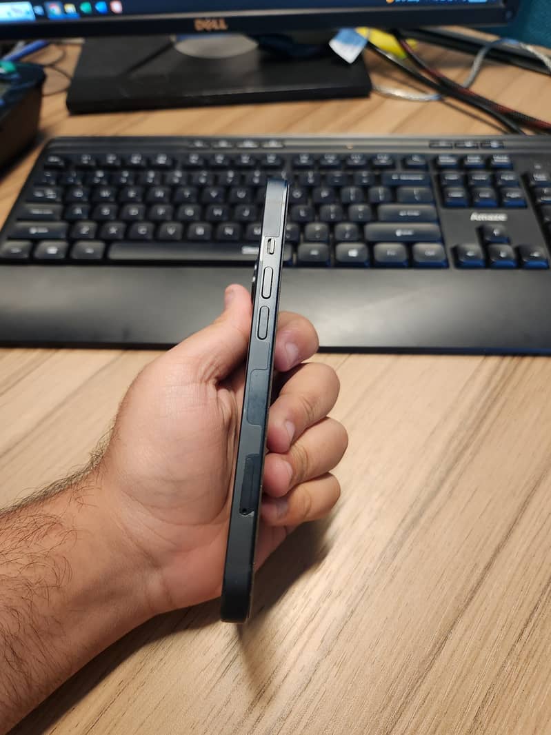 Apple iPhone 13 5