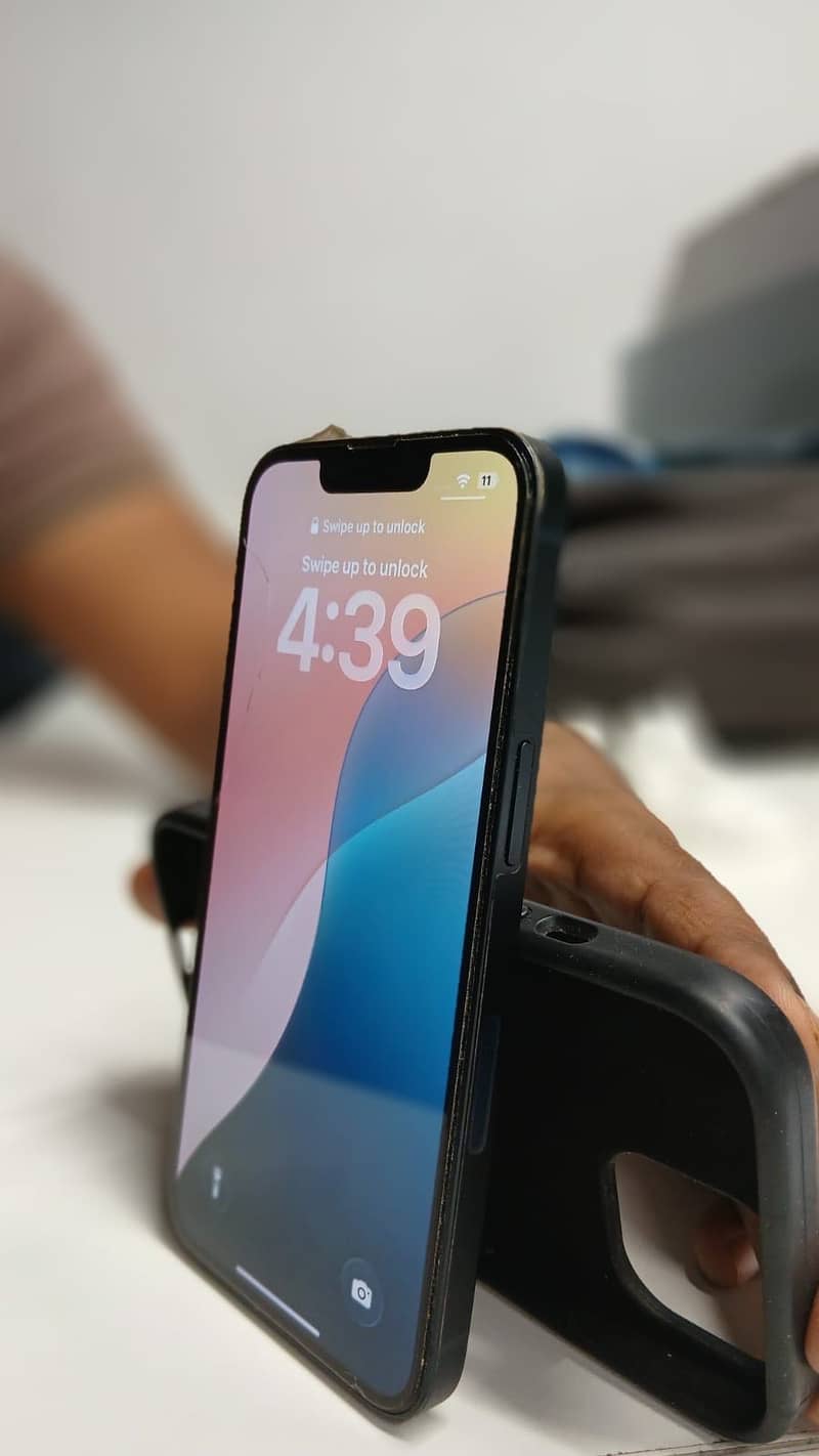 Apple iPhone 13 0