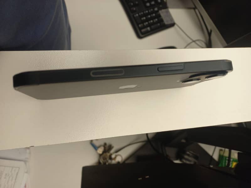 Apple iPhone 13 8