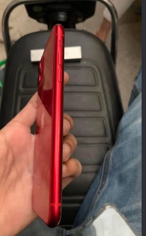 Apple iPhone 11 4