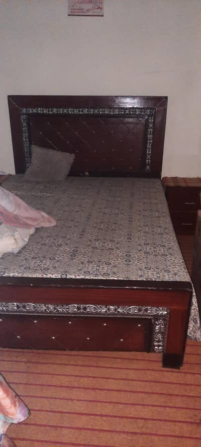 Queen bed with new mattress