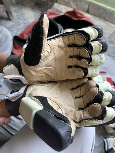 Three complete set or batting gloves two set is greynicolls and 1 ss