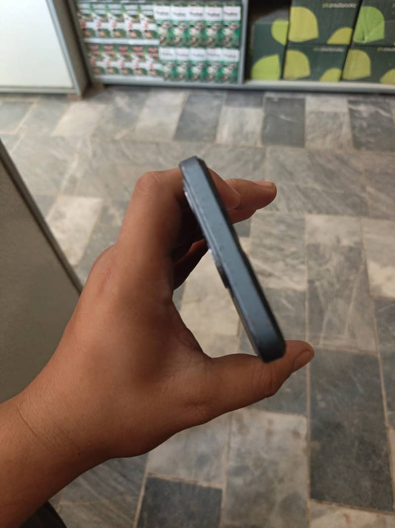 Realme C63 1