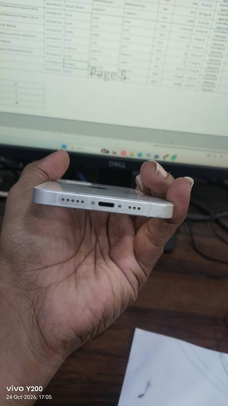 Apple iPhone 12 4