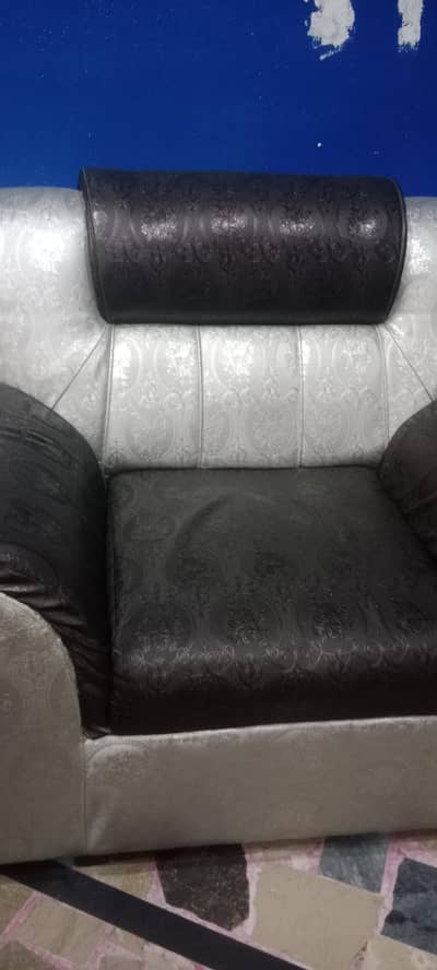 Used Sofa Set – 3 Seater + 2 Single Sofas